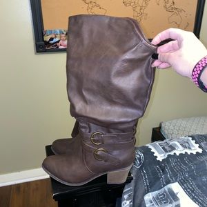 Slouchy knee boot